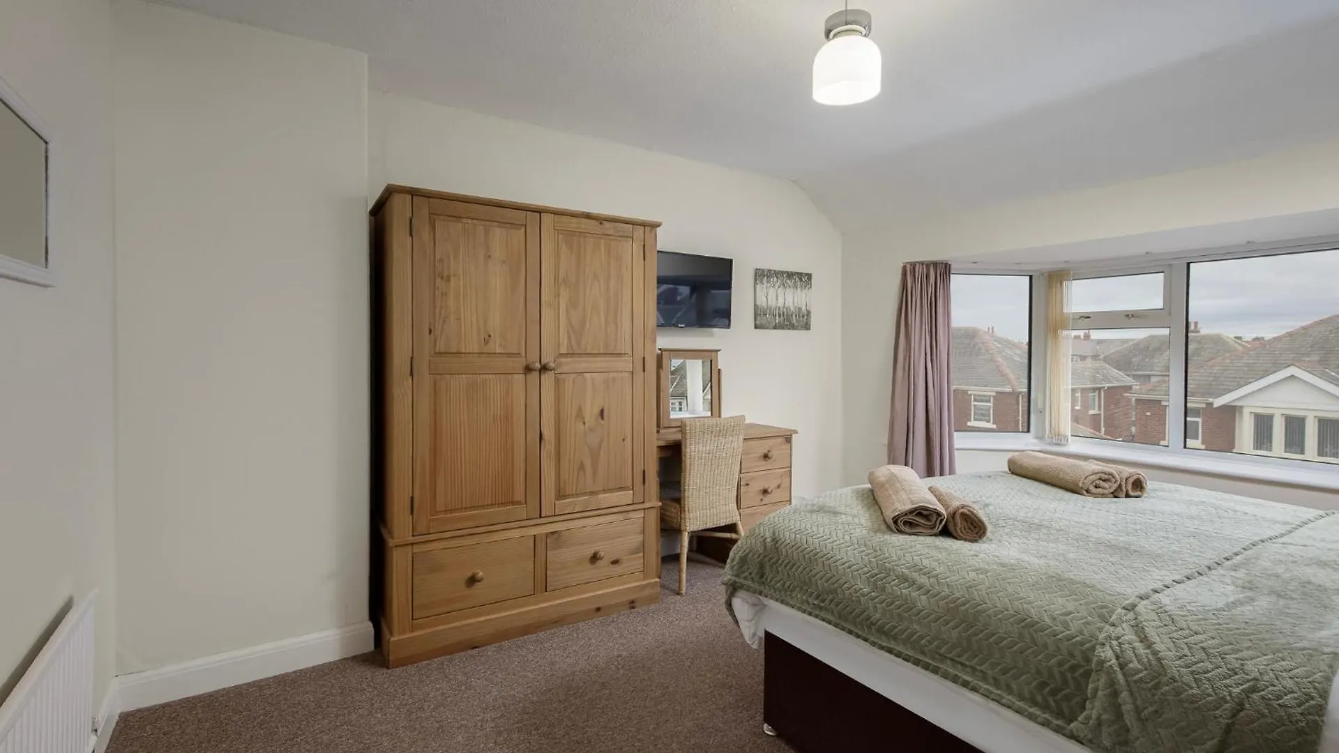 Arnside - Spacious 10-Bedroom Seaside Cottage Blackpool Holiday home
