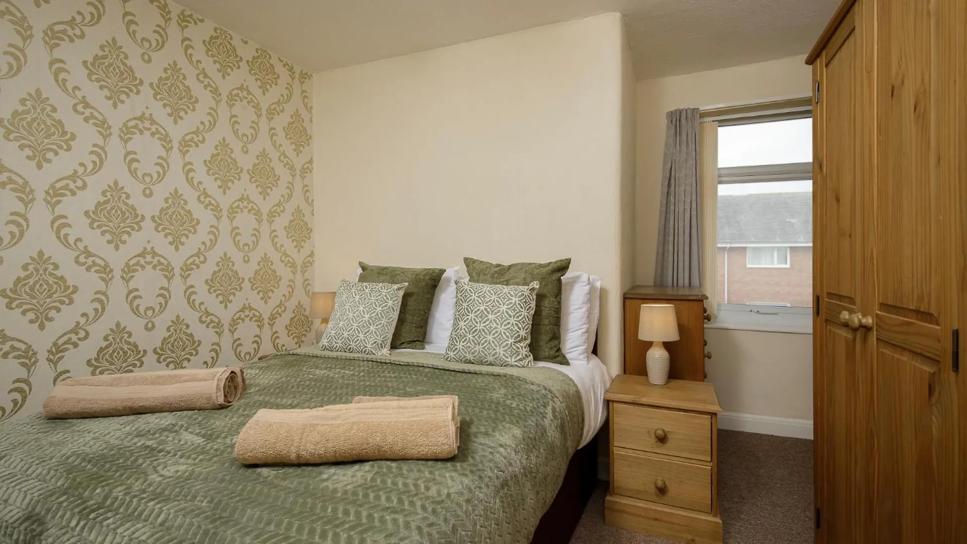 Holiday home Arnside - Spacious 10-Bedroom Seaside Cottage Blackpool