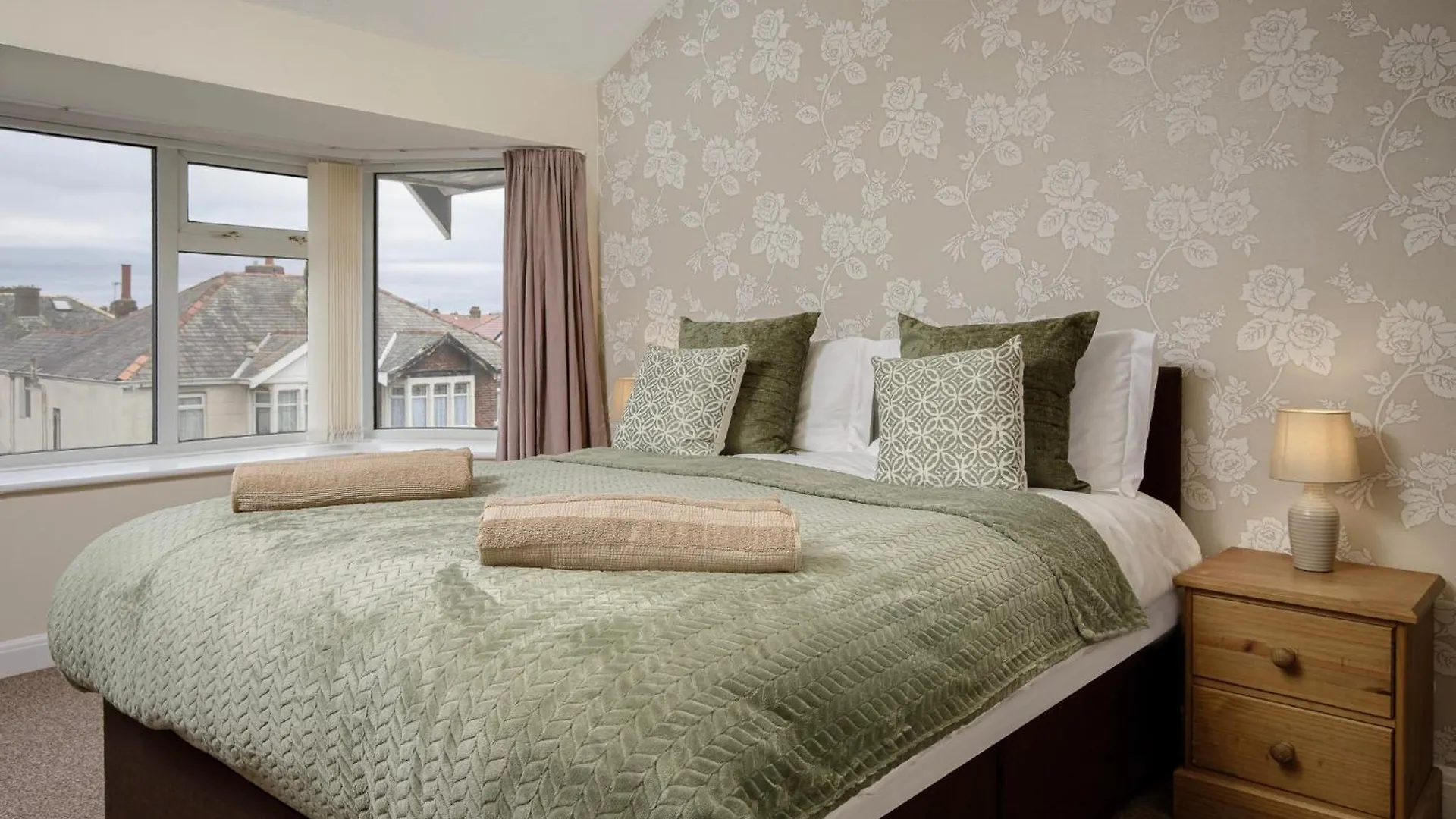 Arnside - Spacious 10-Bedroom Seaside Cottage Blackpool