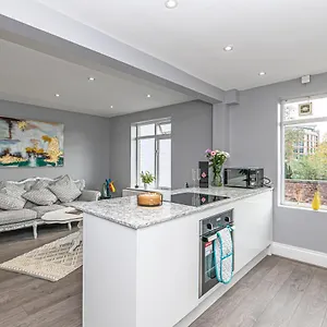  Apartment The Popular Racecourse Apartments, Sleeps 4, Free Parking