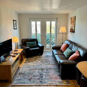  Apartment Serviced